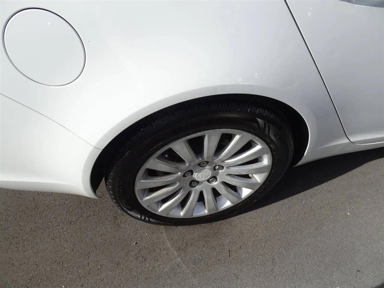 Buick Regal 4dr Sdn CXL RL2 (Russelsheim) *Ltd Avail* 2011