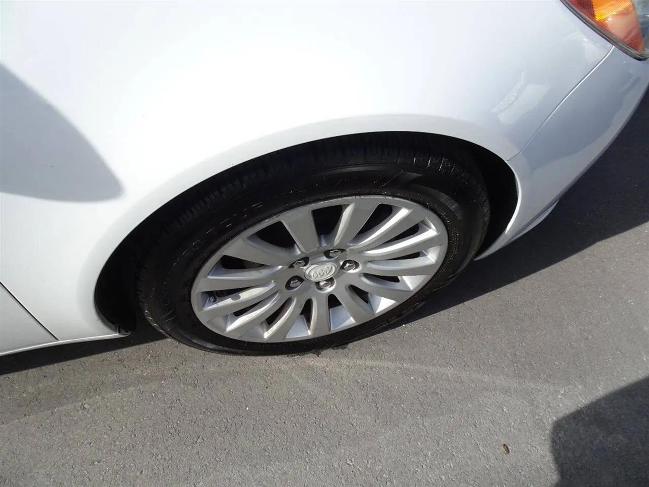 Buick Regal 4dr Sdn CXL RL2 (Russelsheim) *Ltd Avail* 2011