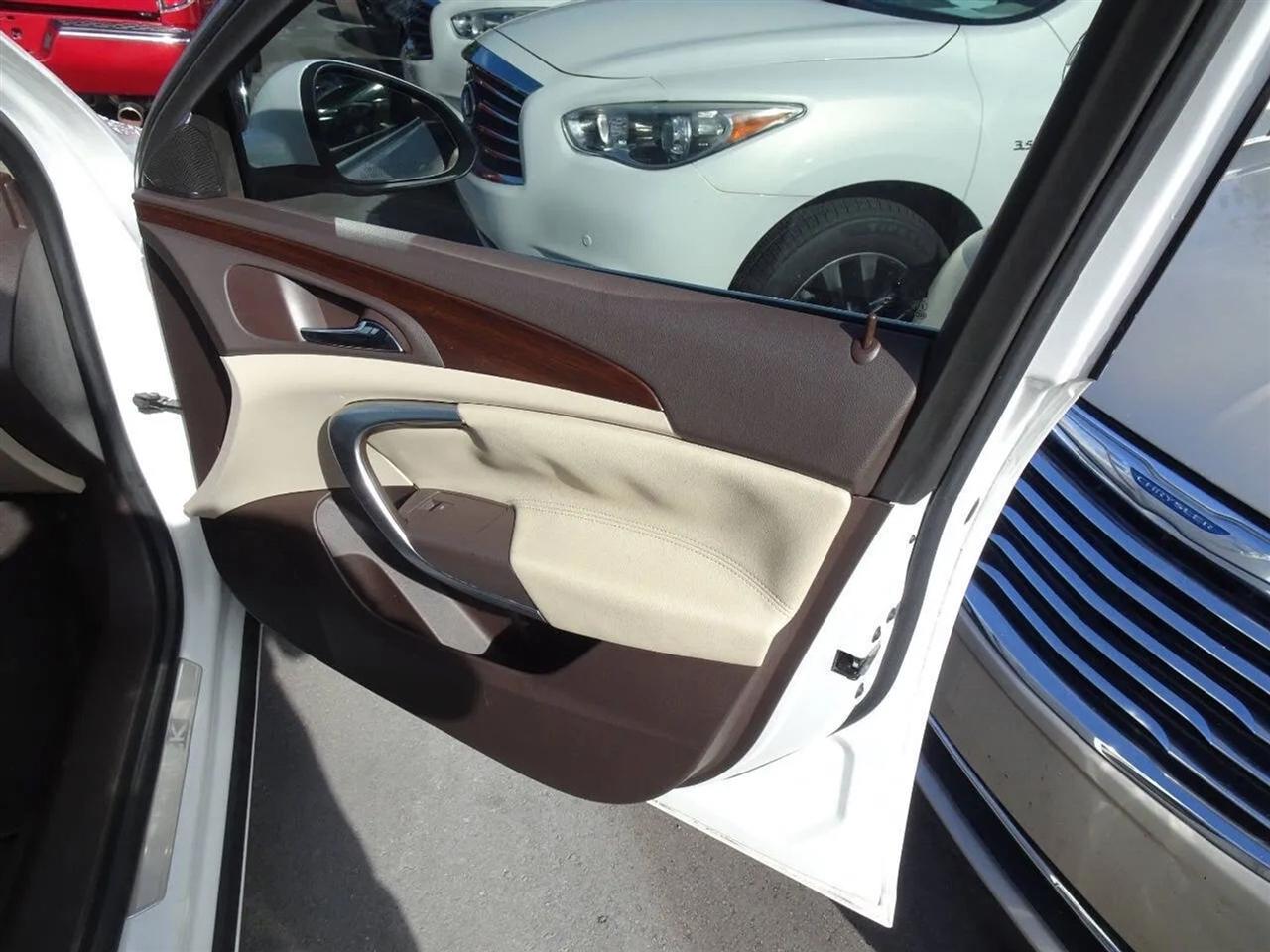 Buick Regal 4dr Sdn CXL RL2 (Russelsheim) *Ltd Avail* 2011