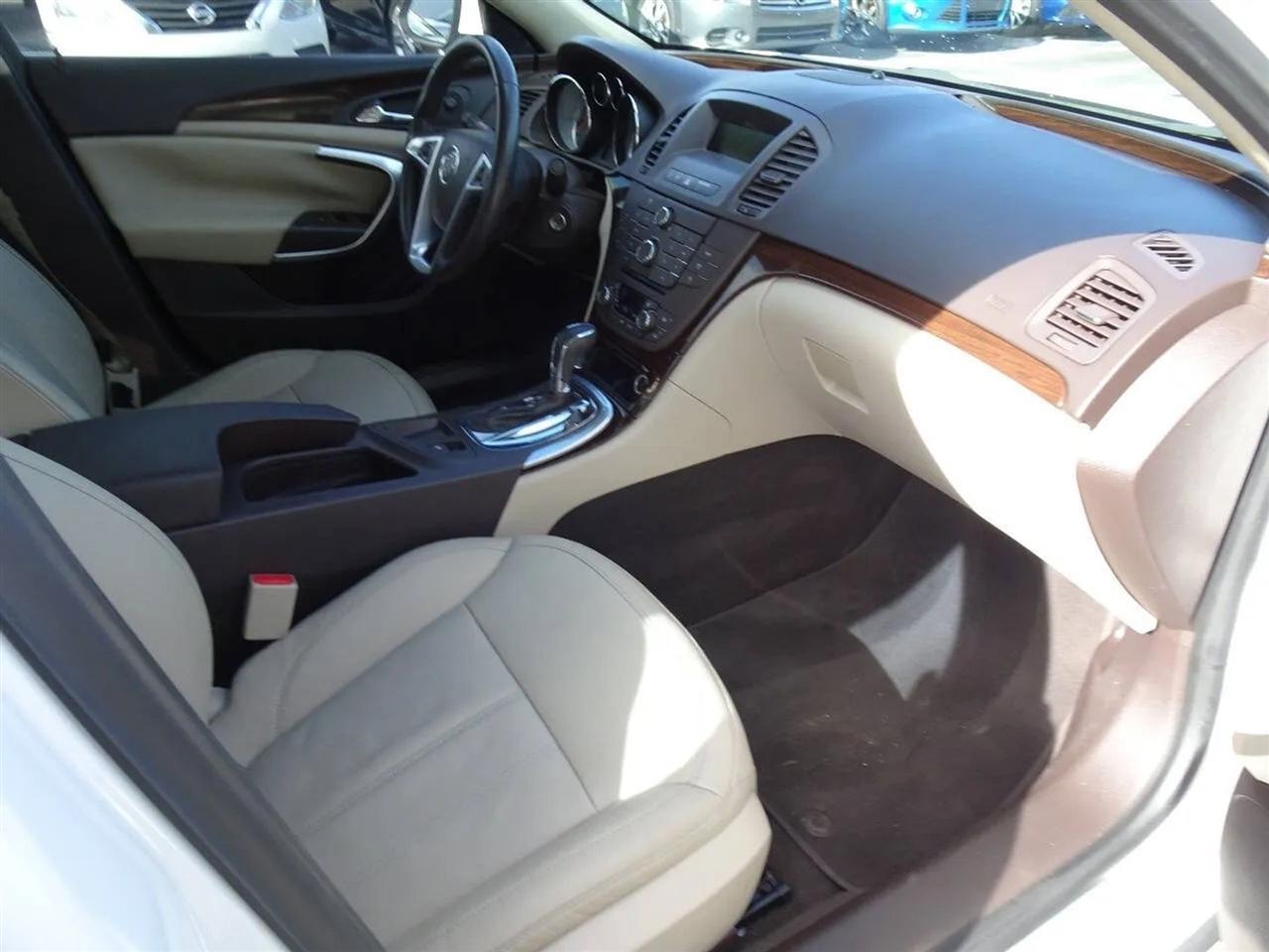 Buick Regal 4dr Sdn CXL RL2 (Russelsheim) *Ltd Avail* 2011