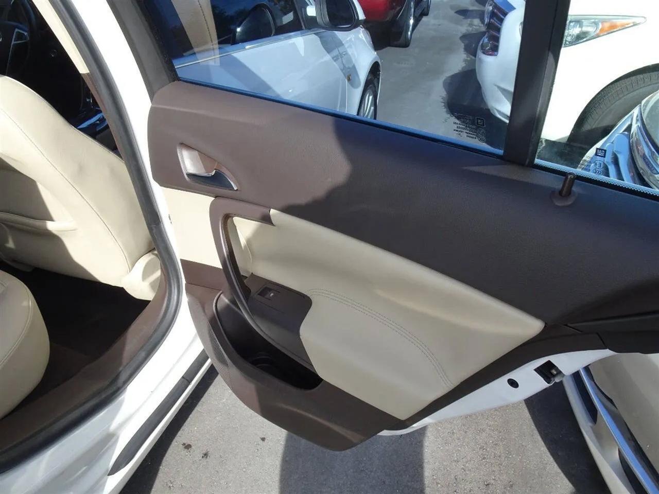 Buick Regal 4dr Sdn CXL RL2 (Russelsheim) *Ltd Avail* 2011