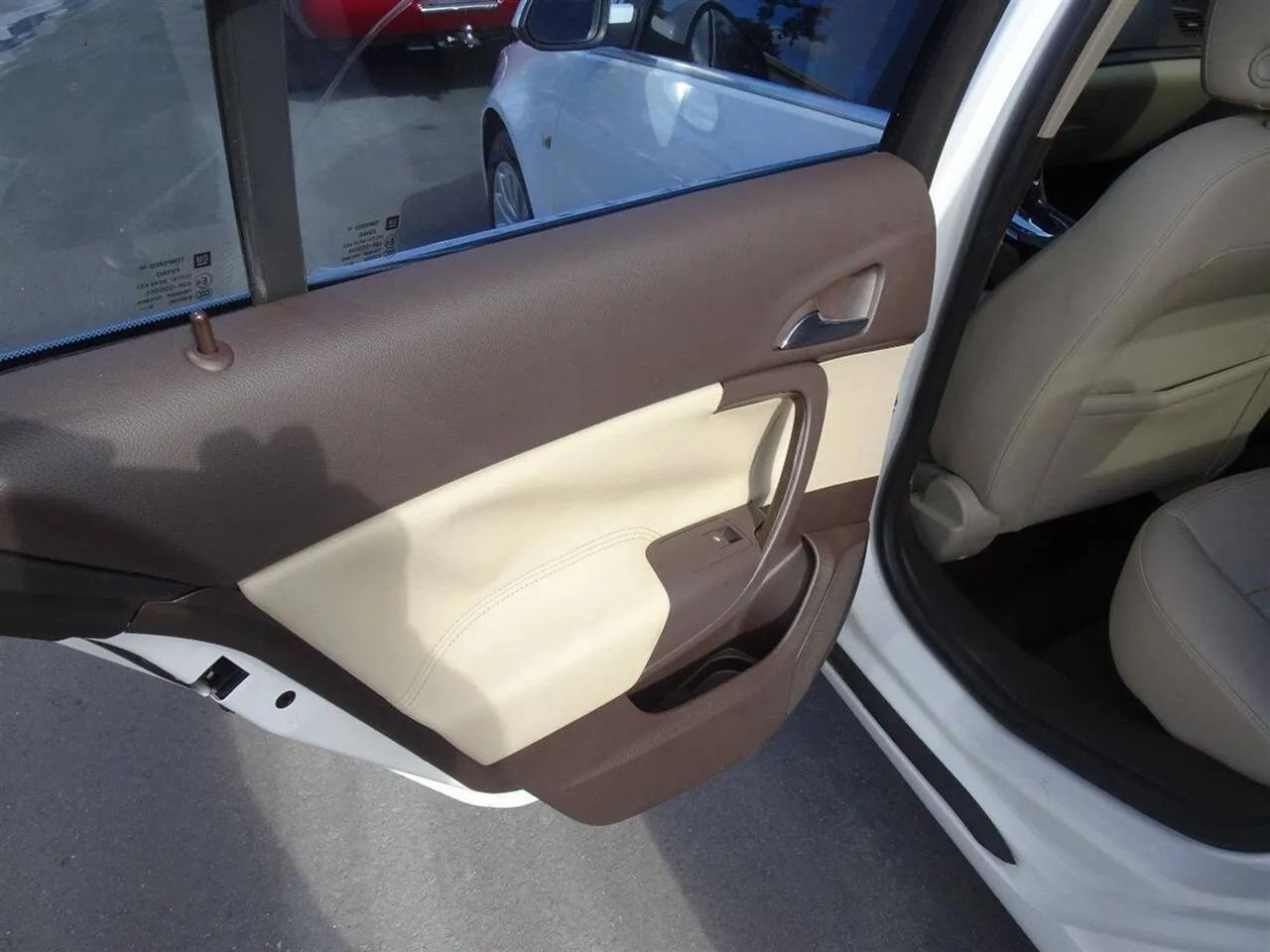 Buick Regal 4dr Sdn CXL RL2 (Russelsheim) *Ltd Avail* 2011