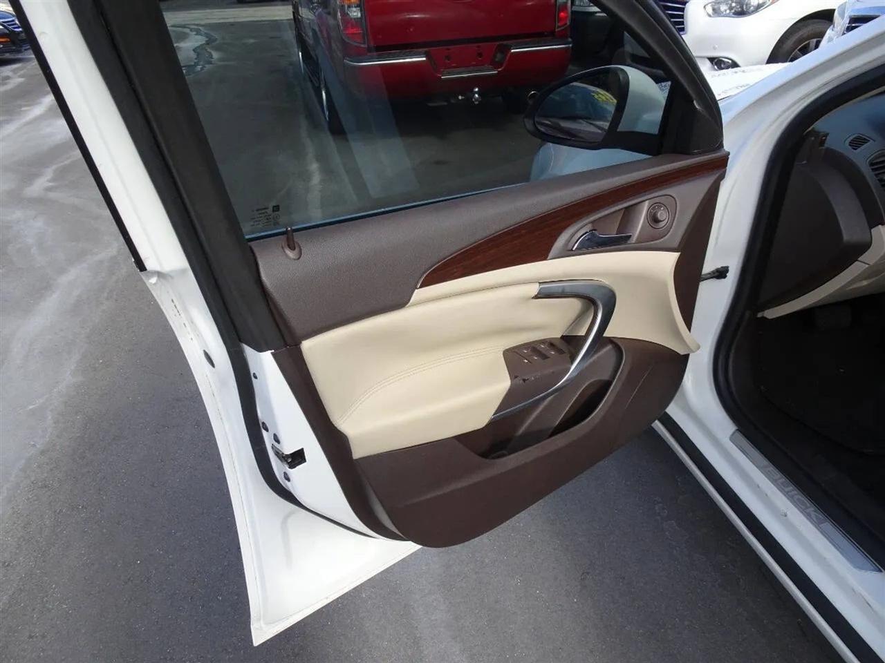 Buick Regal 4dr Sdn CXL RL2 (Russelsheim) *Ltd Avail* 2011