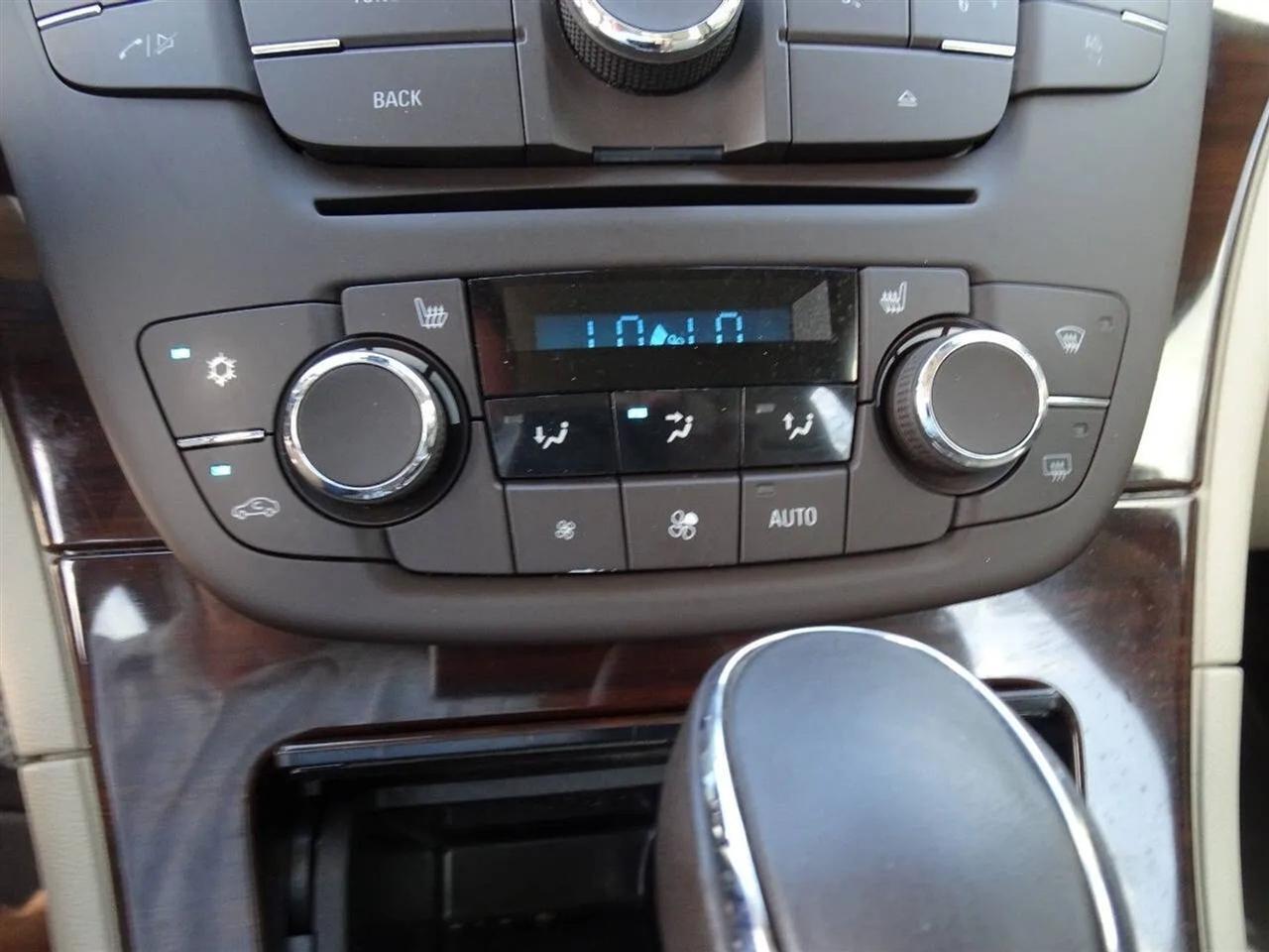 Buick Regal 4dr Sdn CXL RL2 (Russelsheim) *Ltd Avail* 2011