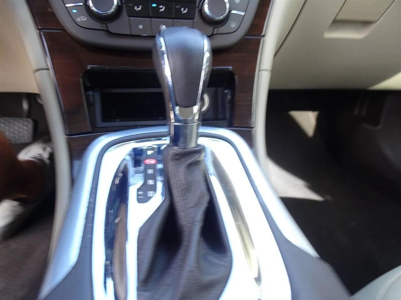 Buick Regal 4dr Sdn CXL RL2 (Russelsheim) *Ltd Avail* 2011