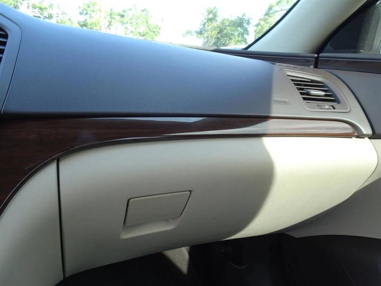 Buick Regal 4dr Sdn CXL RL2 (Russelsheim) *Ltd Avail* 2011