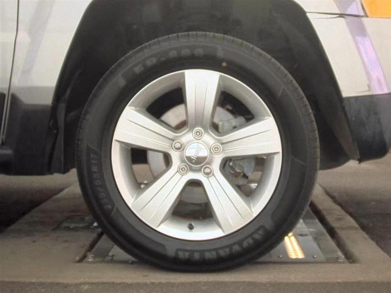 Jeep Patriot 4WD 4dr Latitude 2015