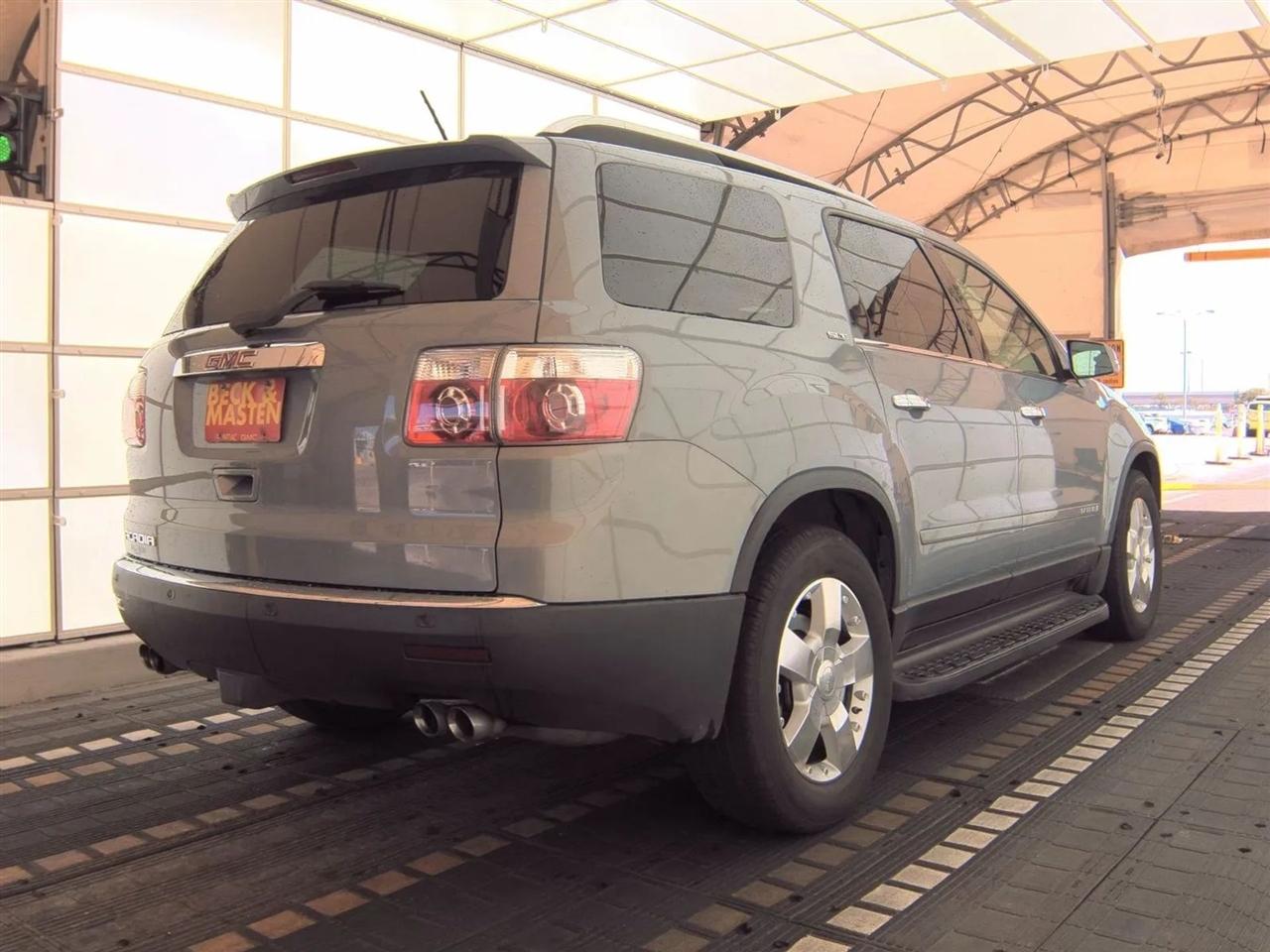 GMC Acadia FWD 4dr SLT2 2008