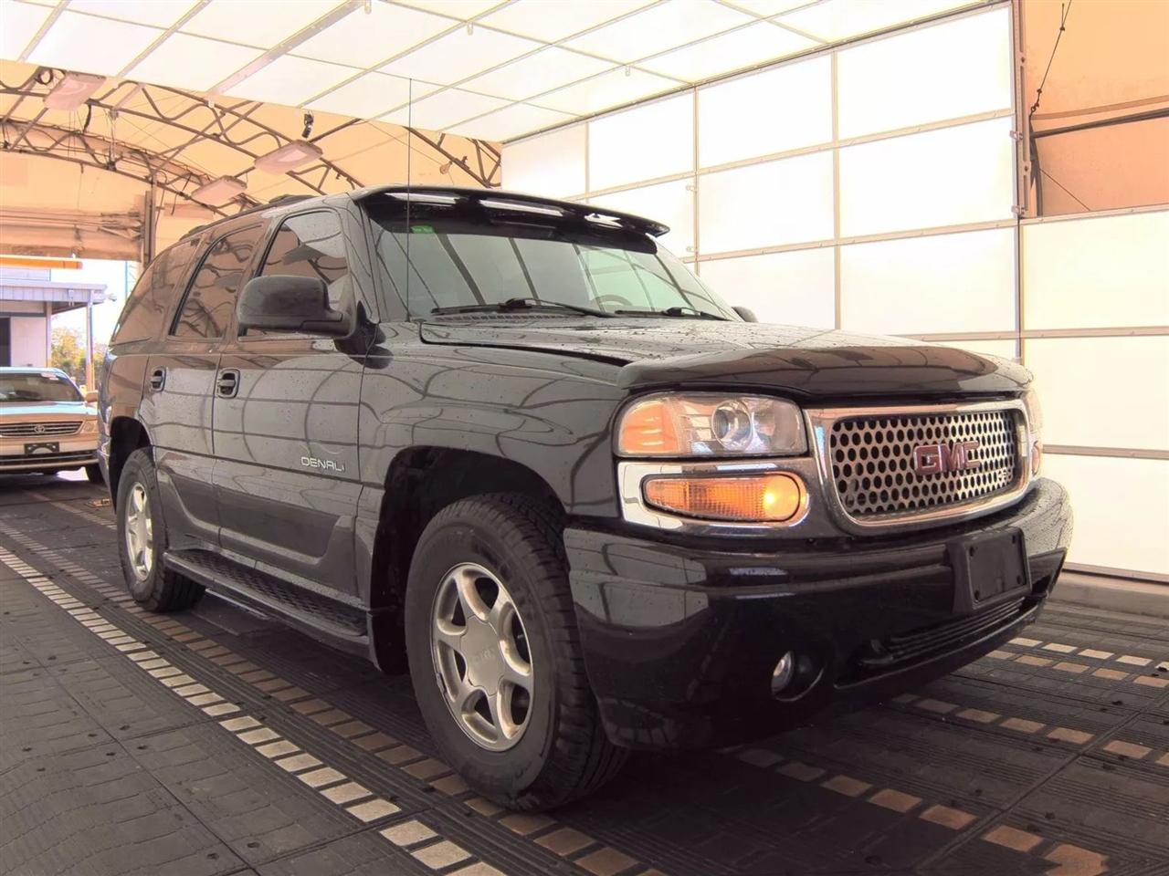 GMC Yukon Denali 4dr AWD 2002
