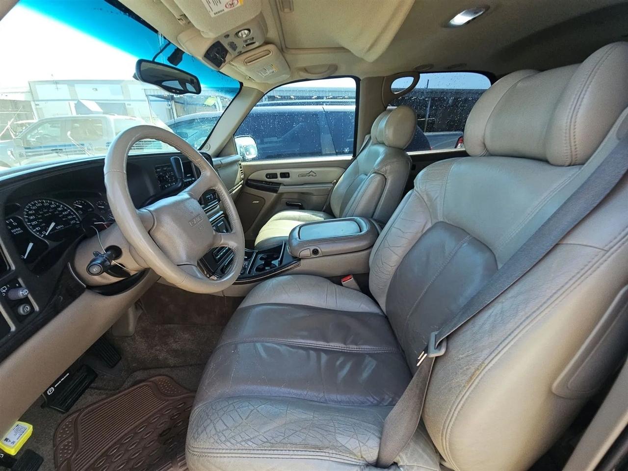GMC Yukon Denali 4dr AWD 2002