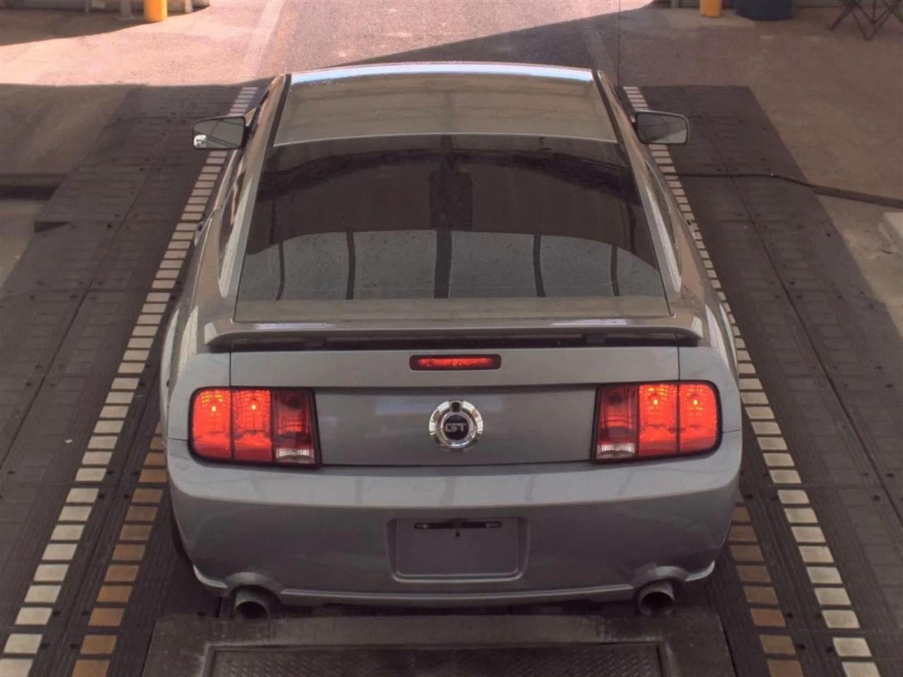 Ford Mustang 2dr Cpe GT Deluxe 2007