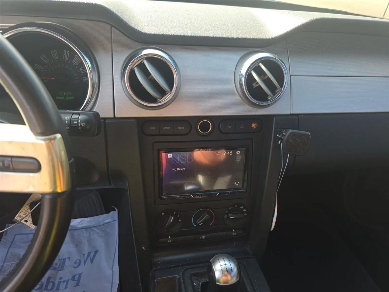 Ford Mustang 2dr Cpe GT Deluxe 2007