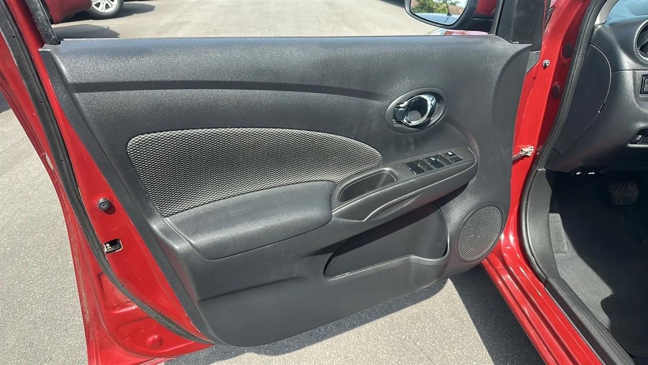 Nissan Versa Sedan SV CVT 2019