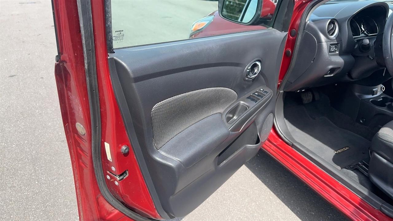 Nissan Versa Sedan SV CVT 2019