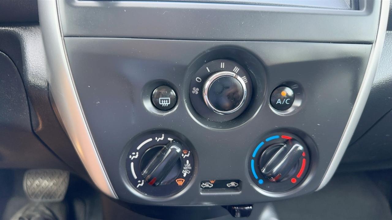 Nissan Versa Sedan SV CVT 2019
