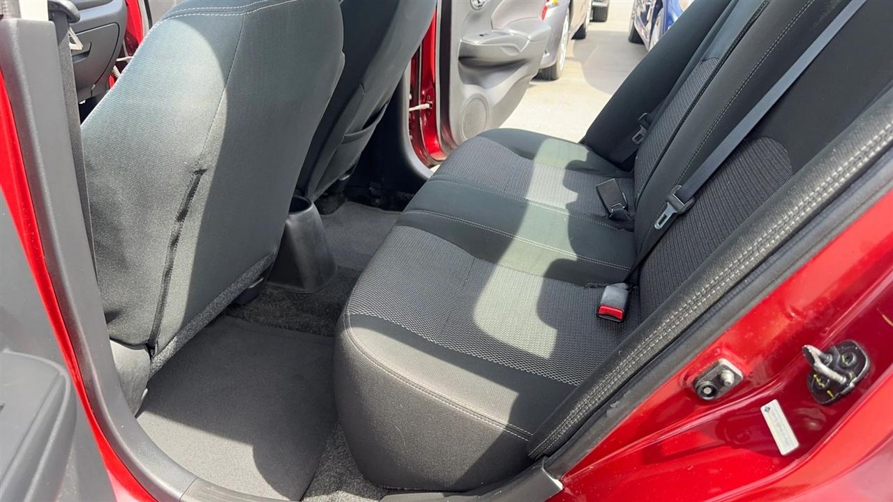 Nissan Versa Sedan SV CVT 2019