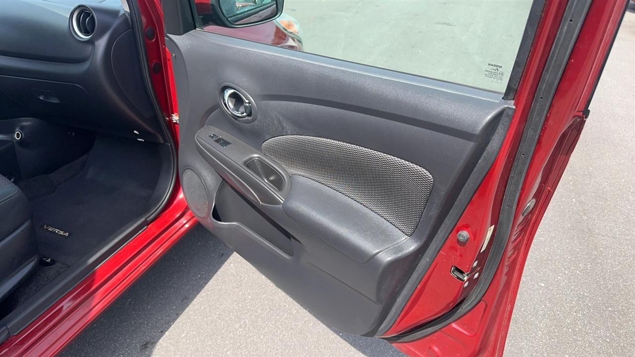 Nissan Versa Sedan SV CVT 2019