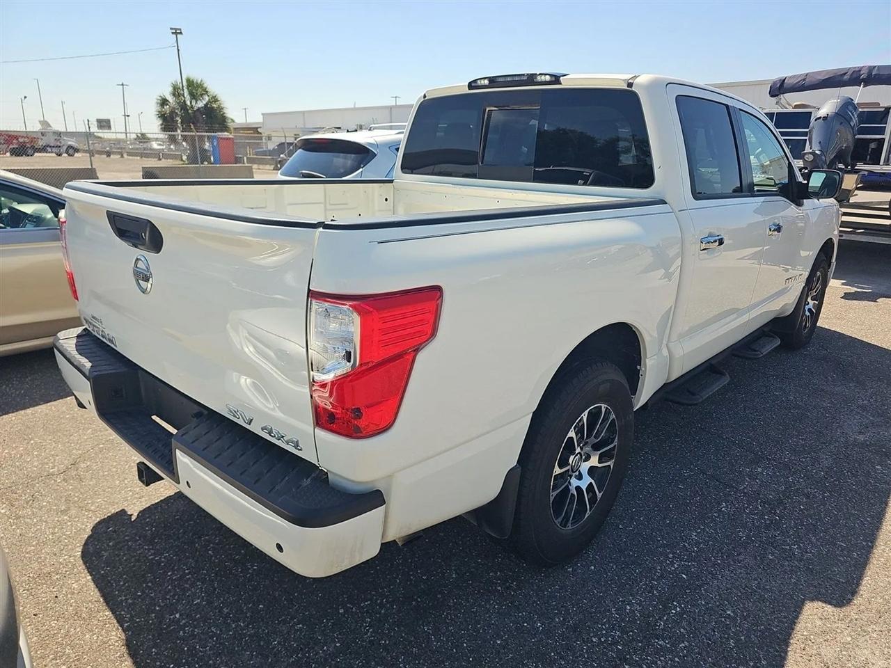 Nissan Titan 4x4 Crew Cab SV 2021