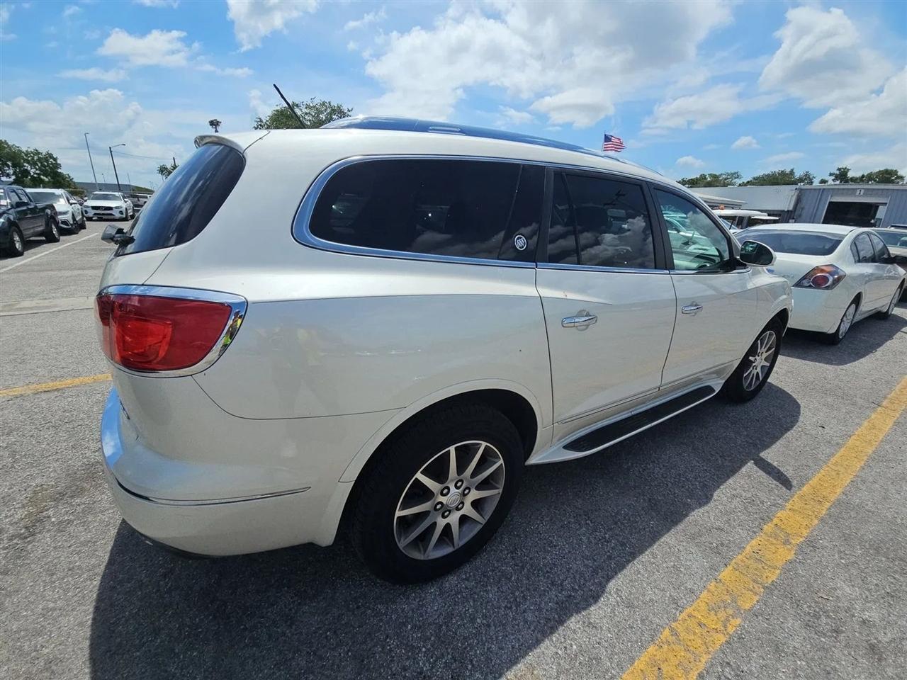 Buick Enclave FWD 4dr Leather 2013