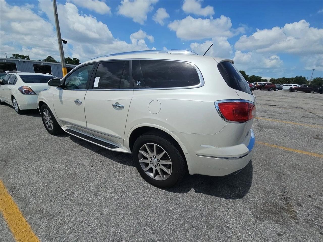 Buick Enclave FWD 4dr Leather 2013