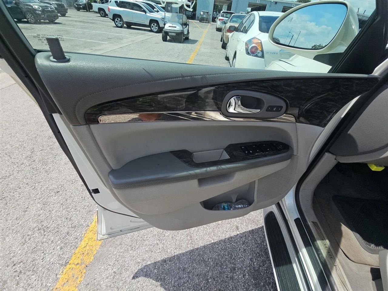 Buick Enclave FWD 4dr Leather 2013