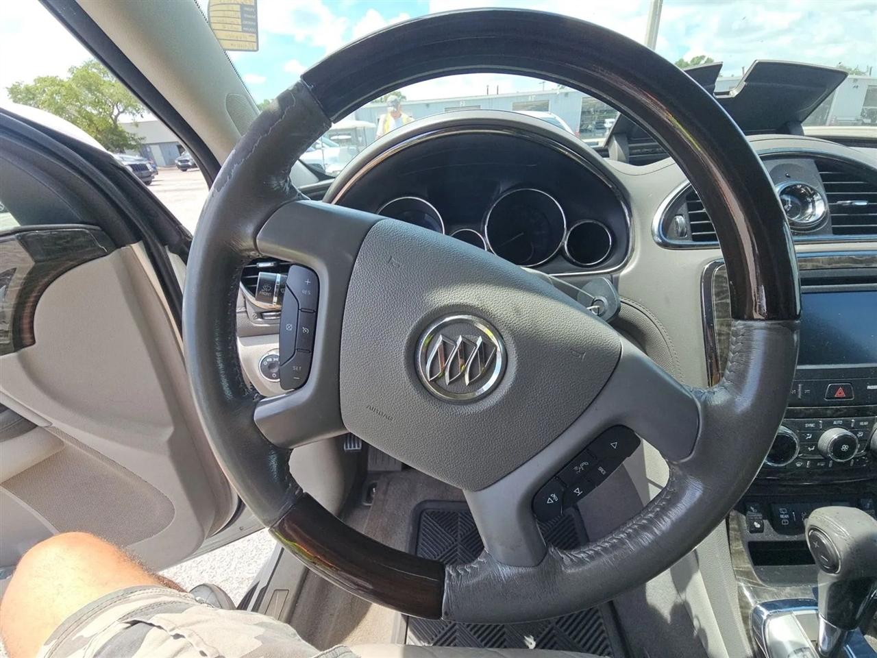 Buick Enclave FWD 4dr Leather 2013
