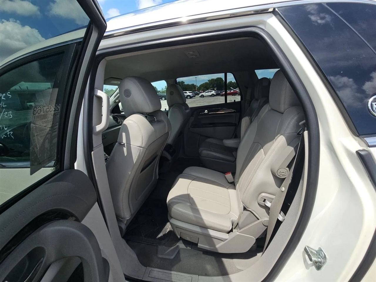 Buick Enclave FWD 4dr Leather 2013