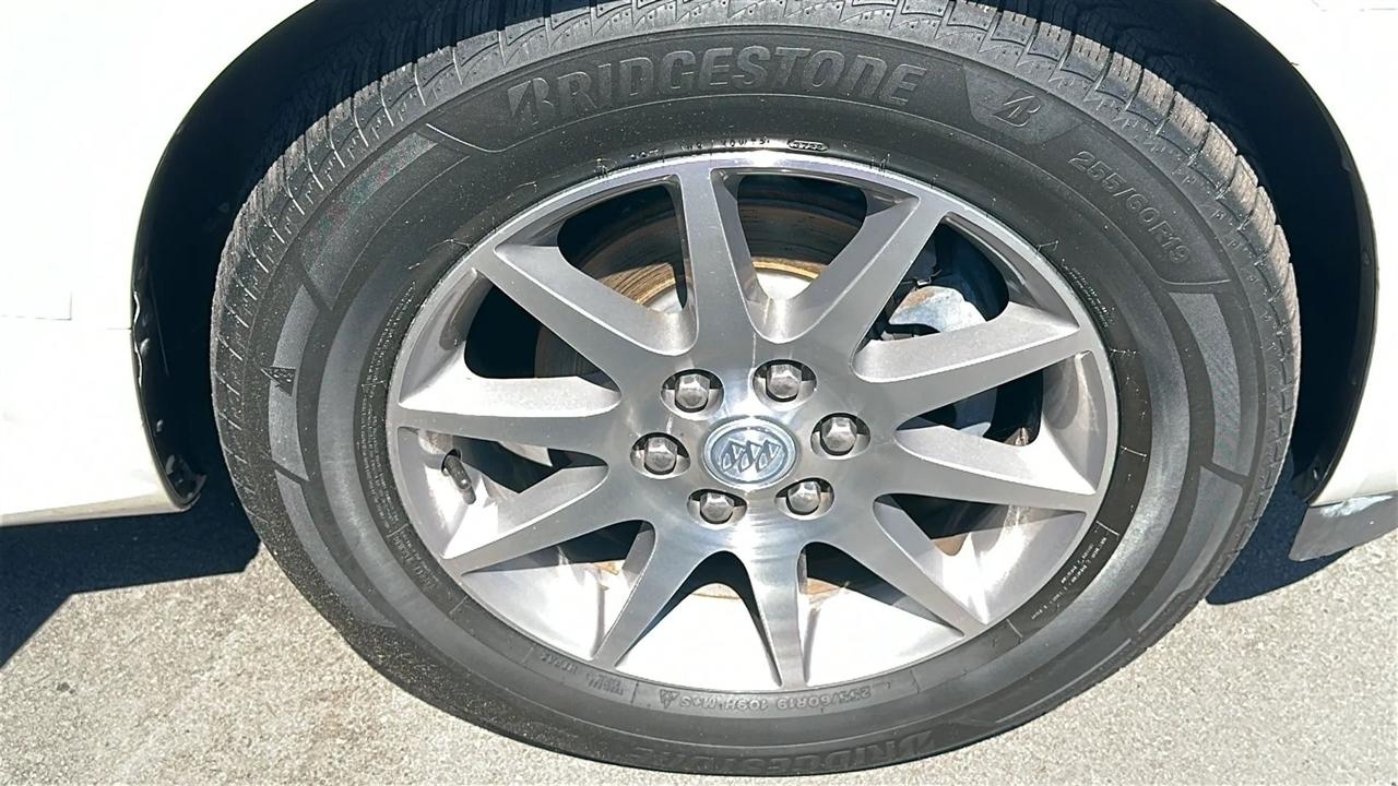Buick Enclave FWD 4dr Leather 2013