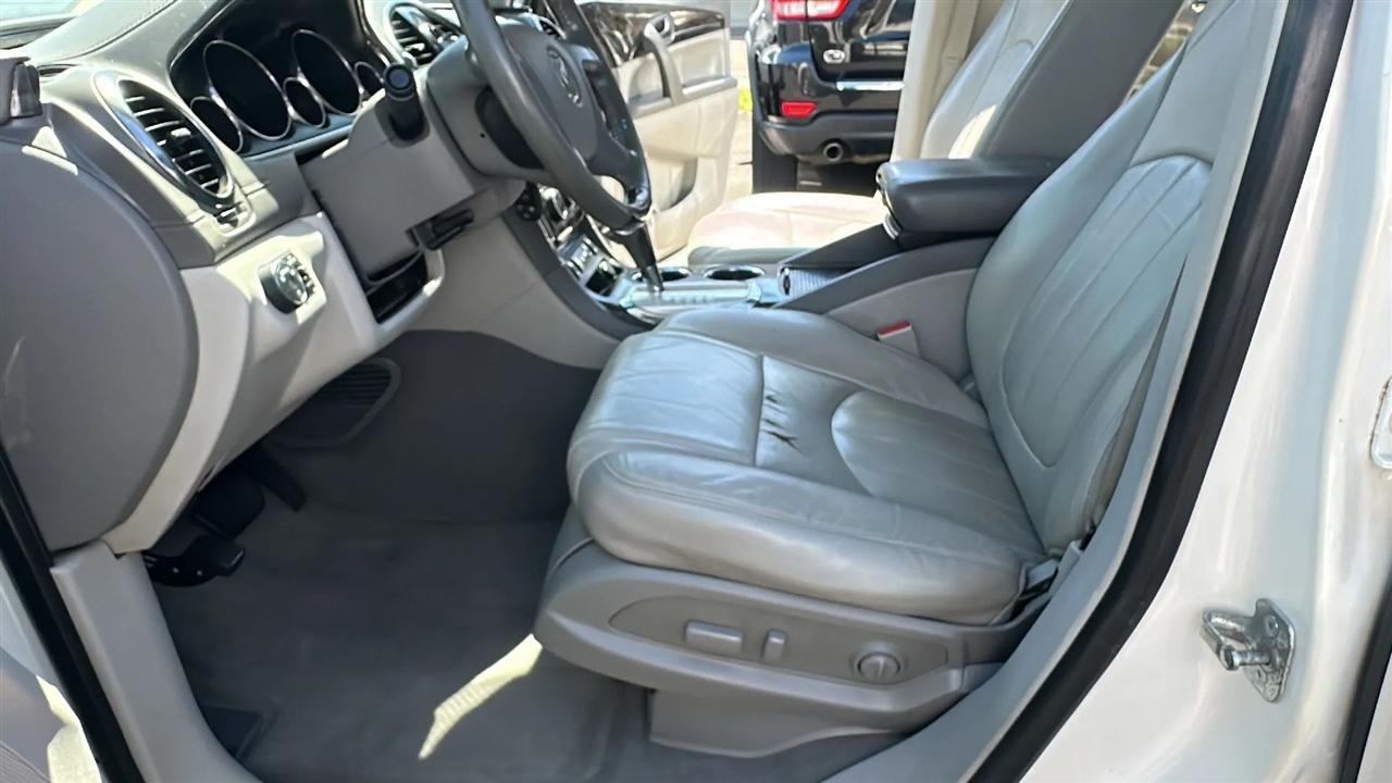 Buick Enclave FWD 4dr Leather 2013