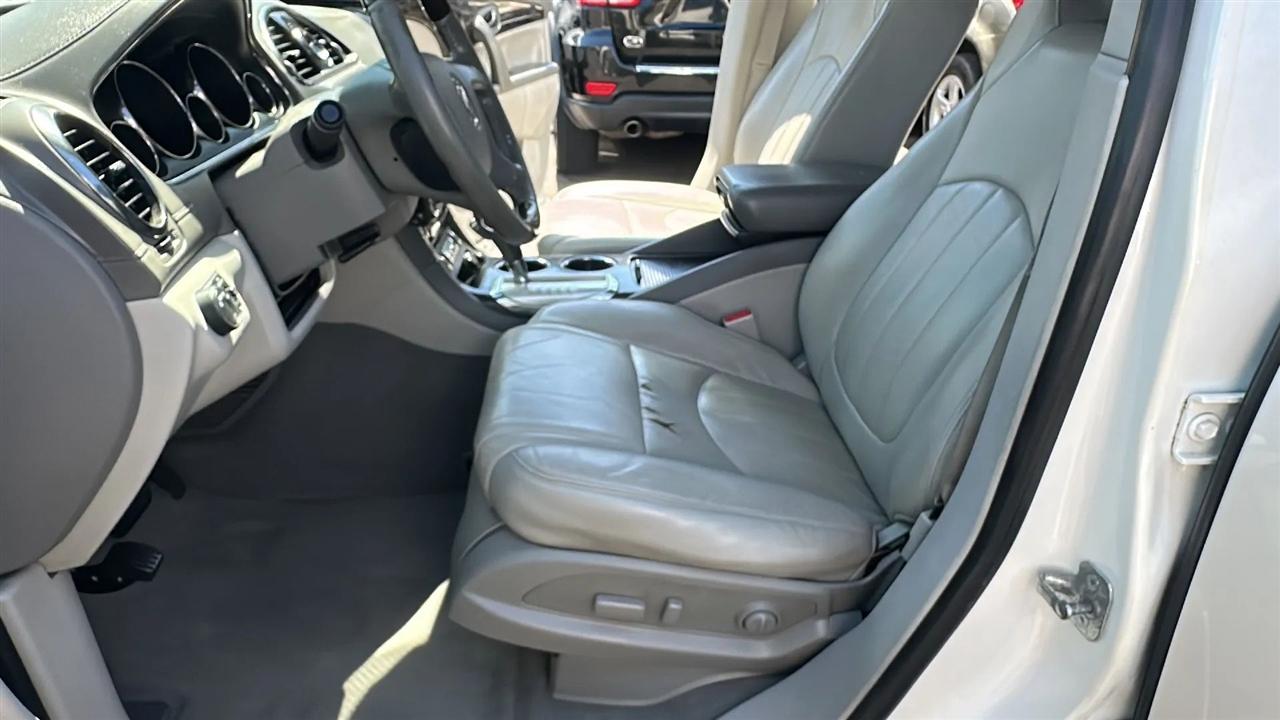 Buick Enclave FWD 4dr Leather 2013