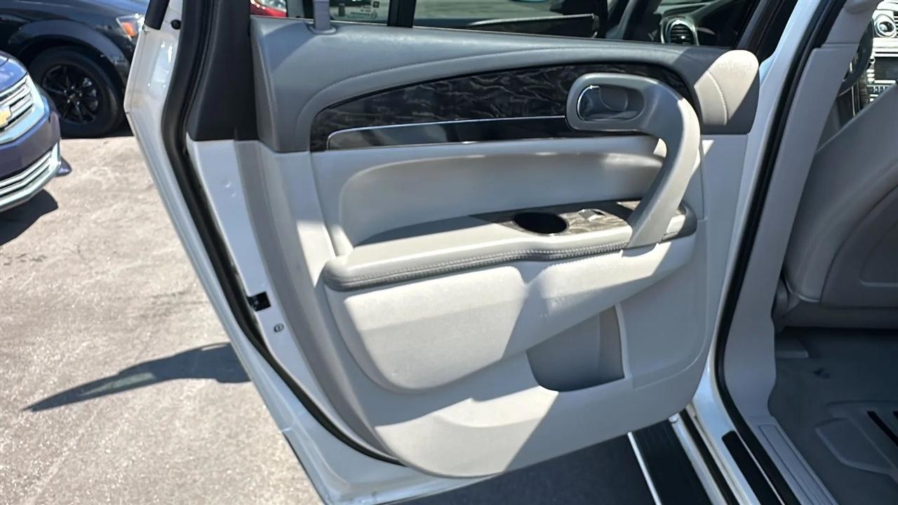 Buick Enclave FWD 4dr Leather 2013