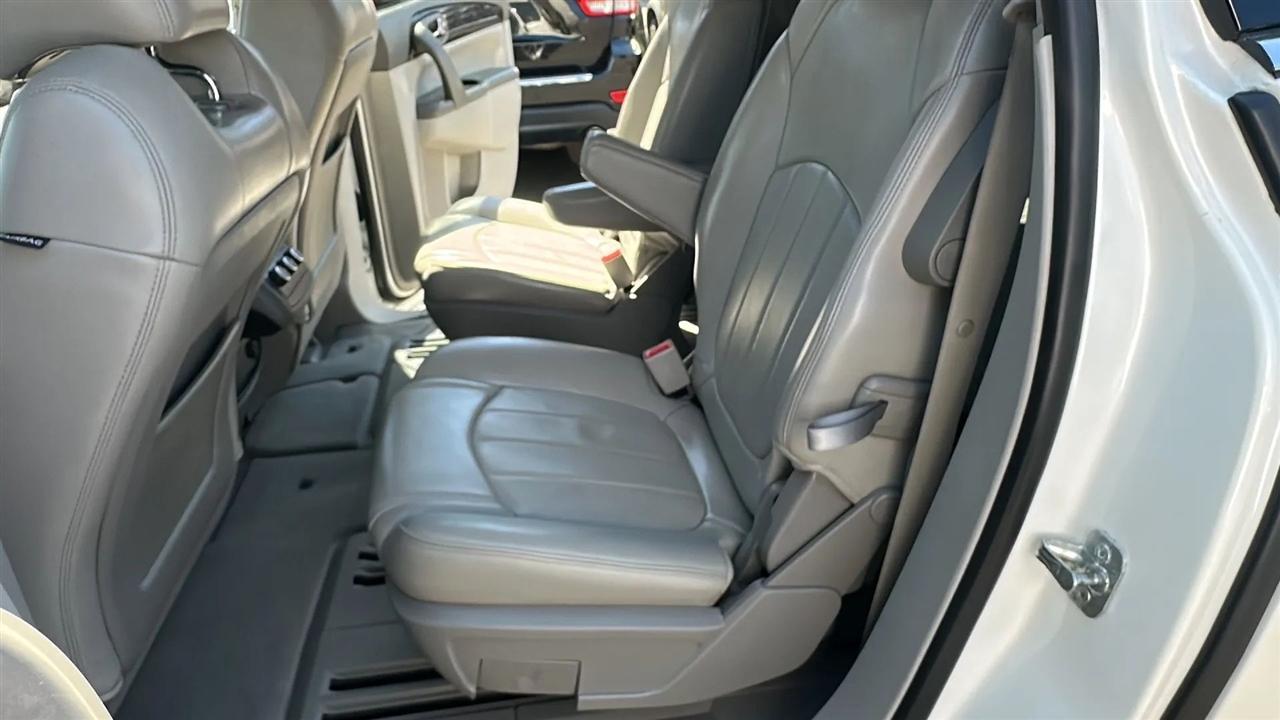 Buick Enclave FWD 4dr Leather 2013
