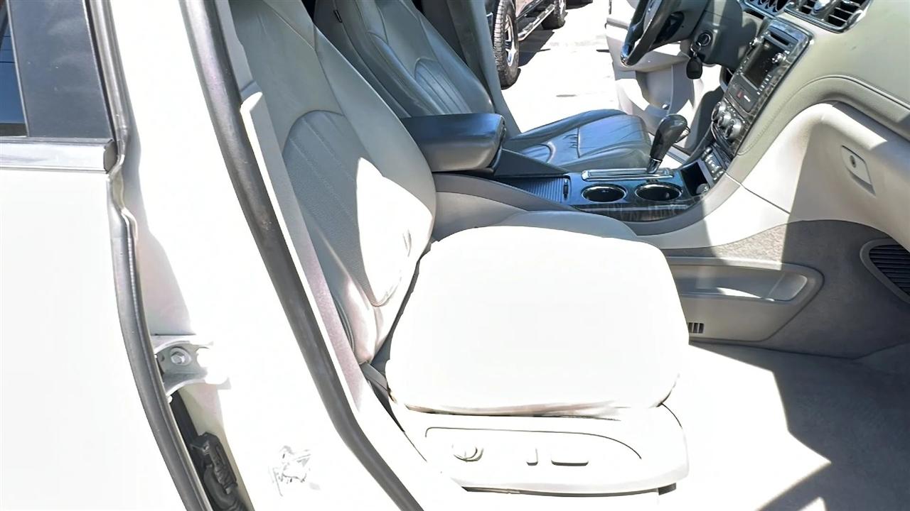Buick Enclave FWD 4dr Leather 2013
