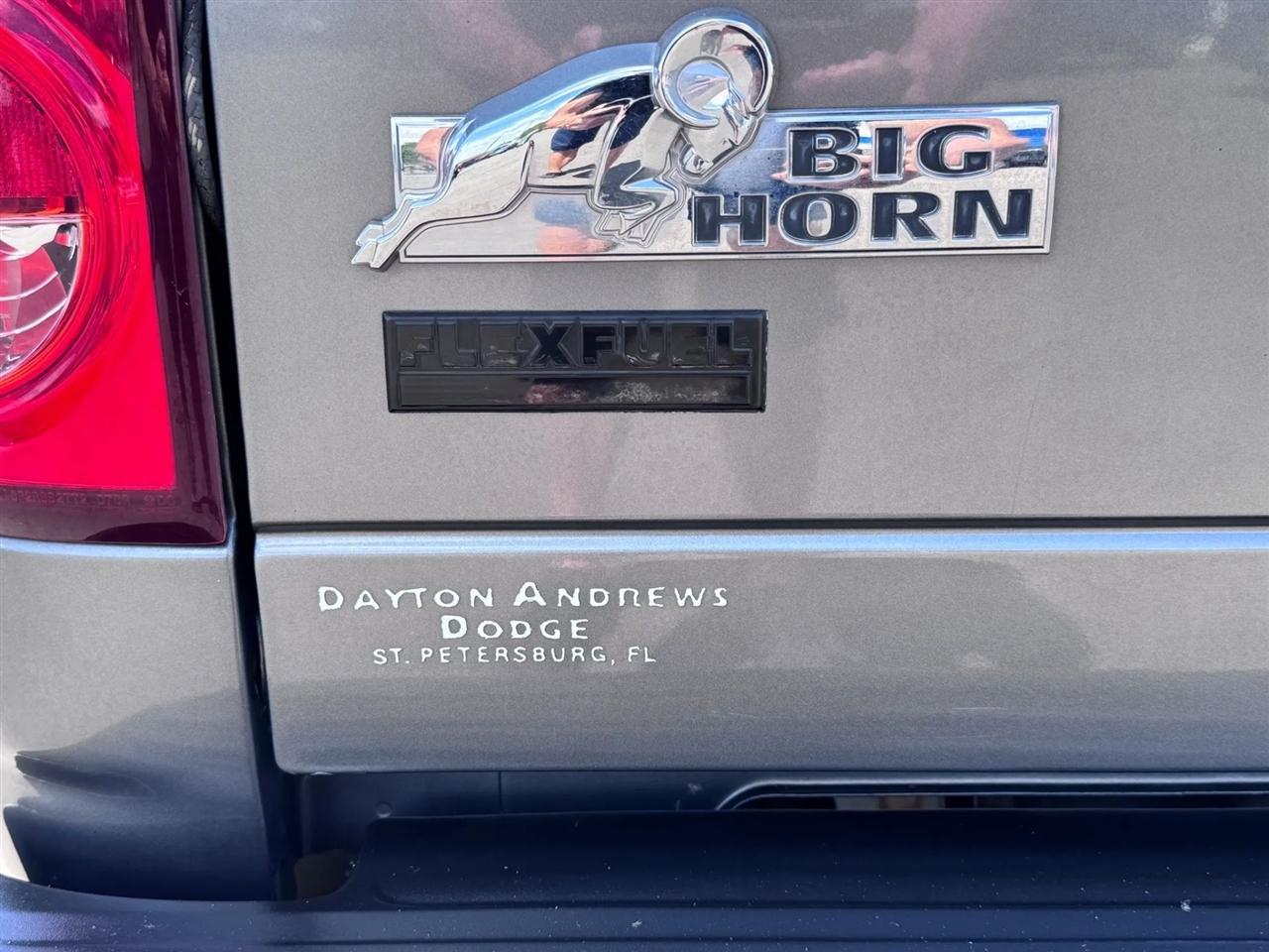 Dodge Ram 1500 2WD Quad Cab 140.5" SLT 2008