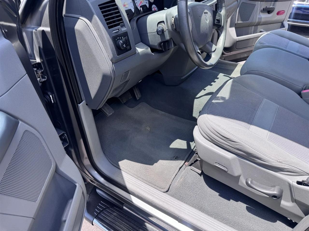 Dodge Ram 1500 2WD Quad Cab 140.5" SLT 2008