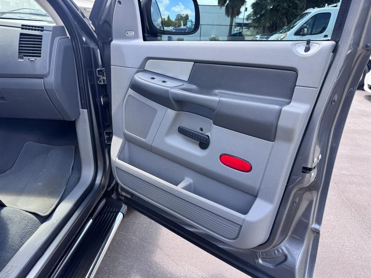 Dodge Ram 1500 2WD Quad Cab 140.5" SLT 2008