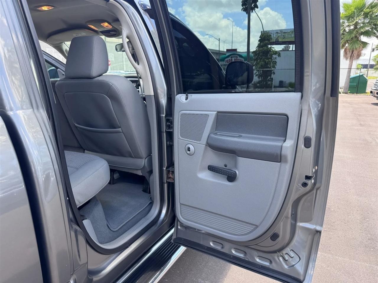 Dodge Ram 1500 2WD Quad Cab 140.5" SLT 2008