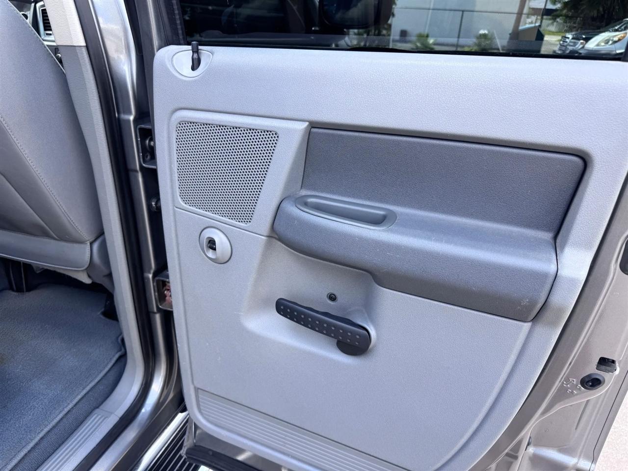 Dodge Ram 1500 2WD Quad Cab 140.5" SLT 2008