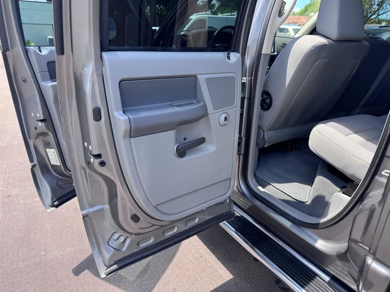 Dodge Ram 1500 2WD Quad Cab 140.5" SLT 2008