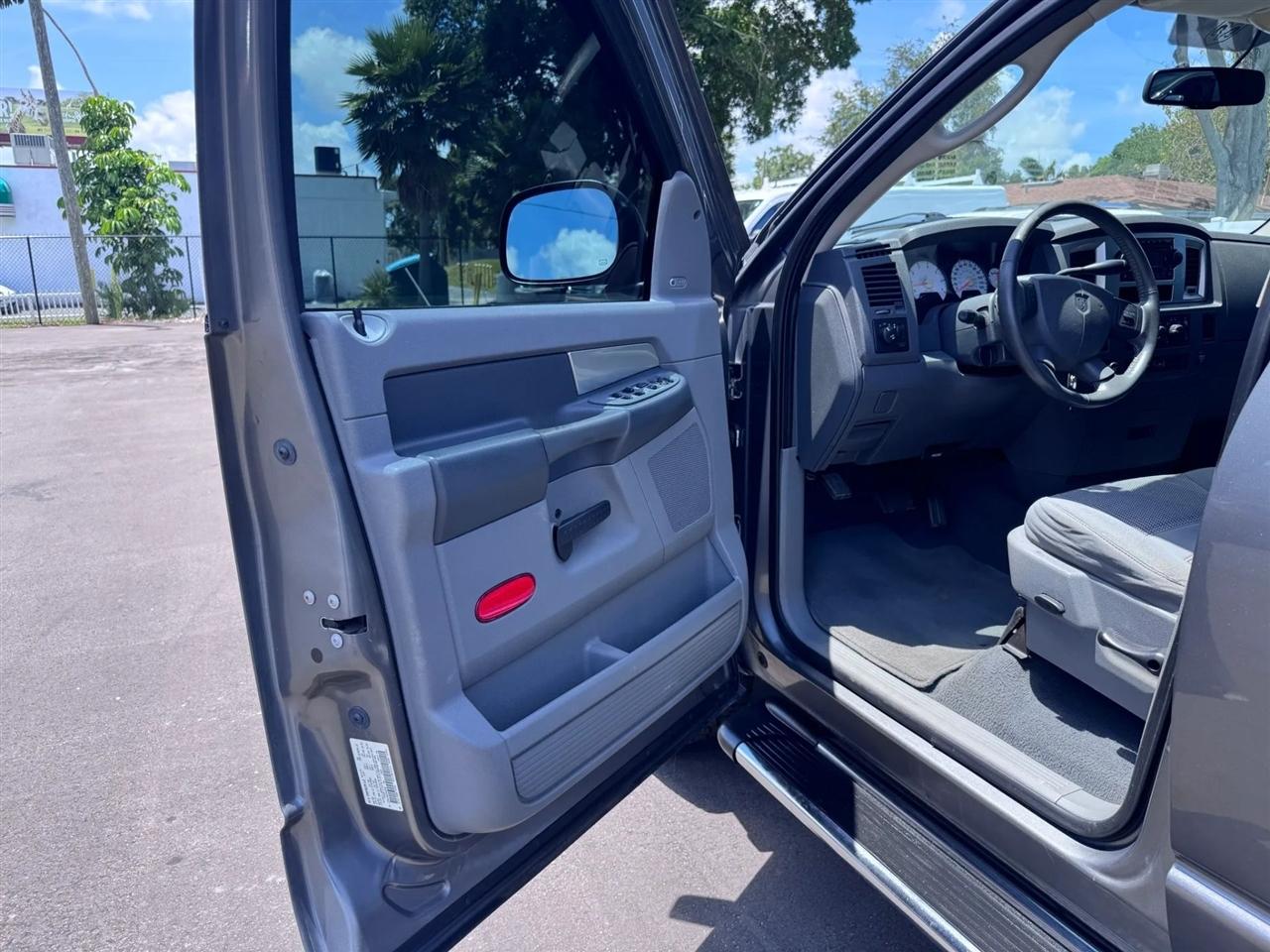 Dodge Ram 1500 2WD Quad Cab 140.5" SLT 2008