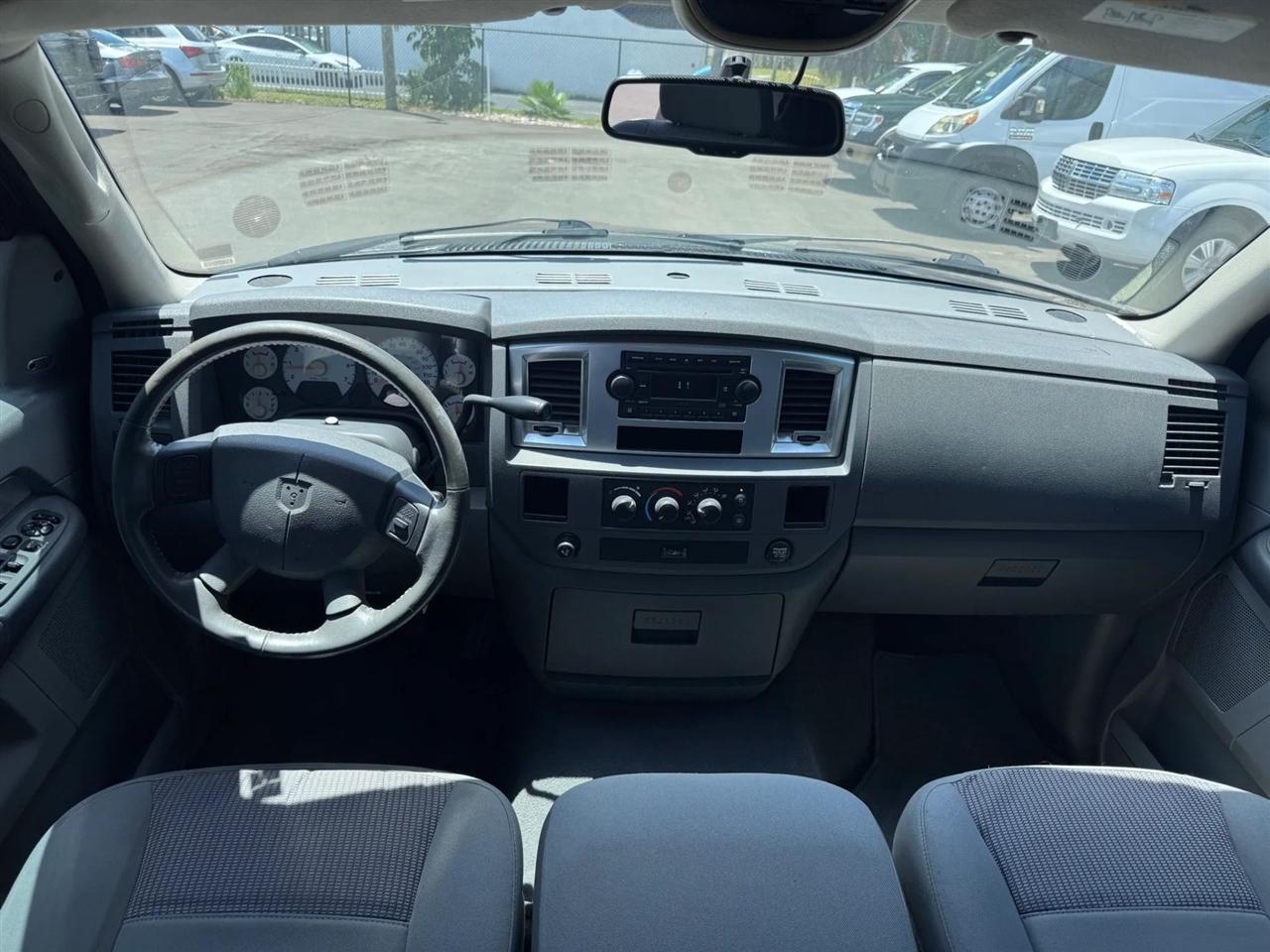 Dodge Ram 1500 2WD Quad Cab 140.5" SLT 2008