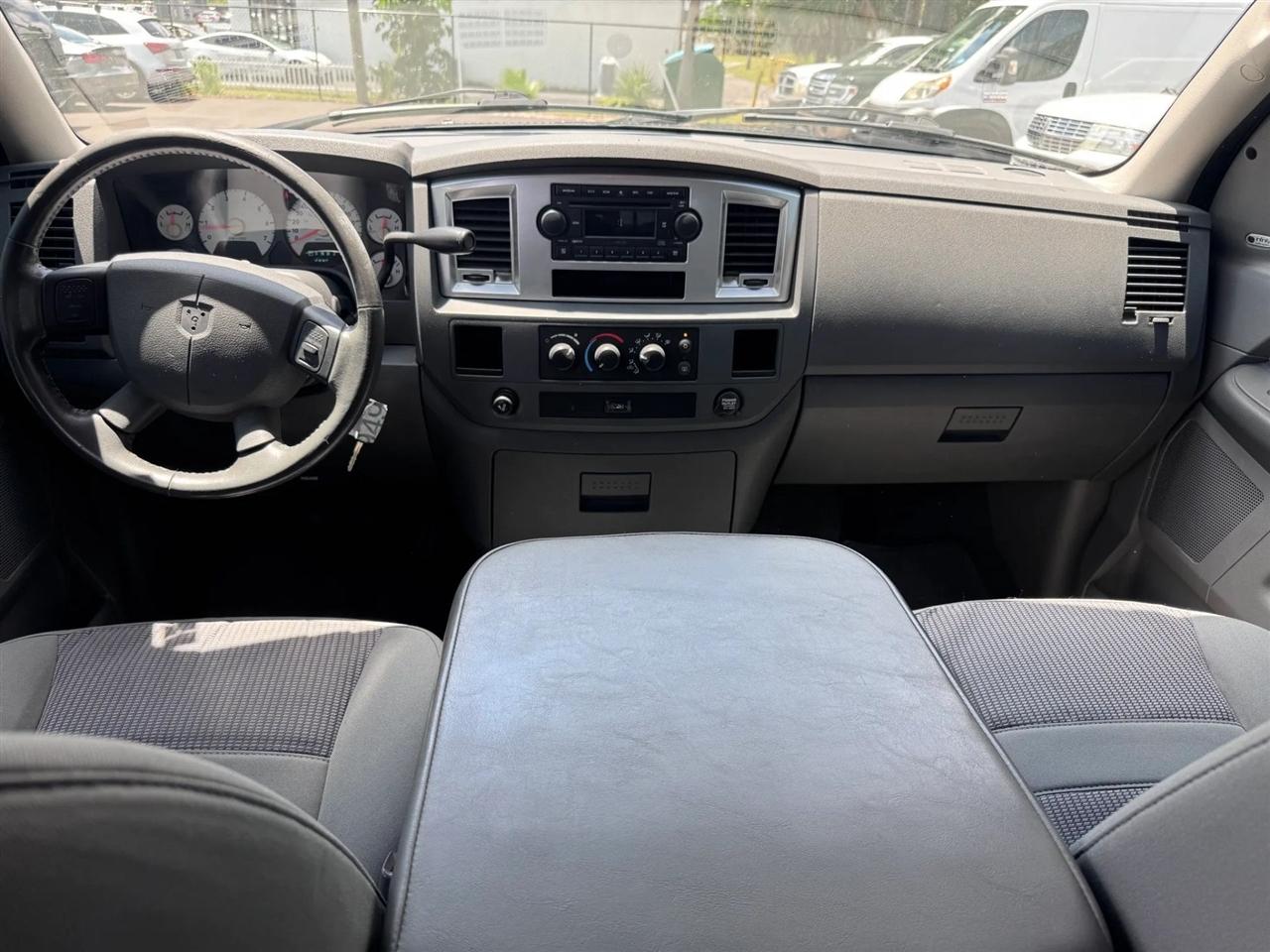 Dodge Ram 1500 2WD Quad Cab 140.5" SLT 2008