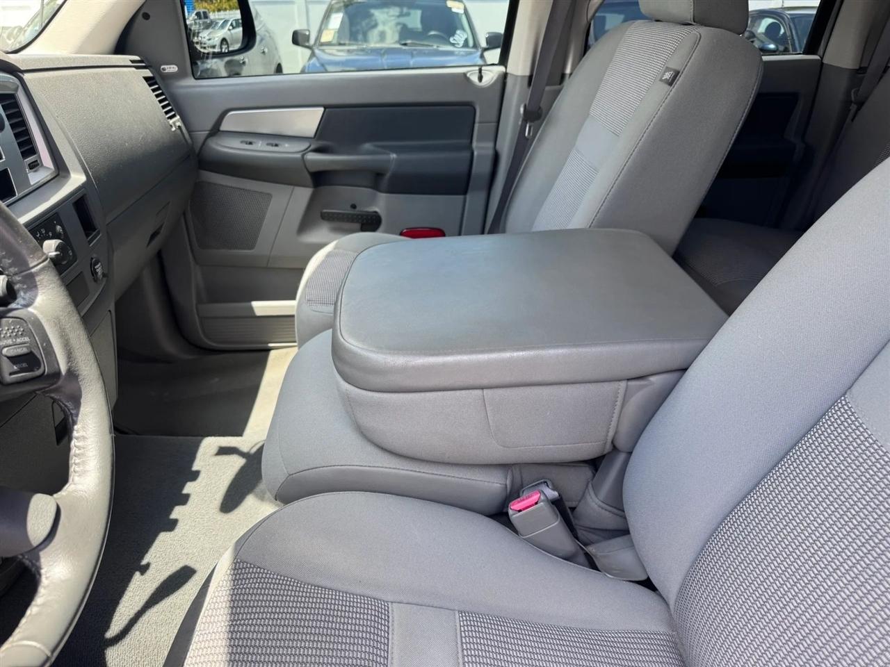 Dodge Ram 1500 2WD Quad Cab 140.5" SLT 2008