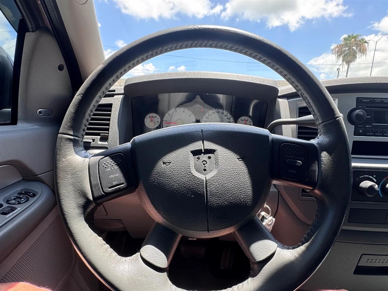Dodge Ram 1500 2WD Quad Cab 140.5" SLT 2008
