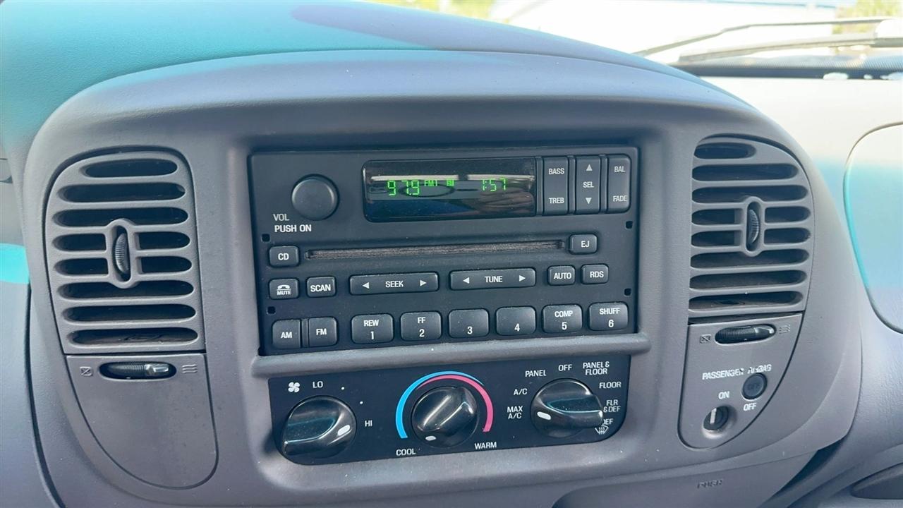 Ford F-150 Supercab 139" XLT 2001