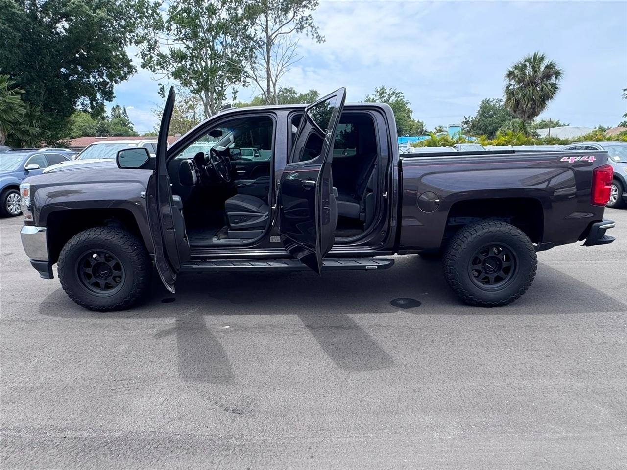 Chevrolet Silverado 1500 4WD Crew Cab 143.5" LT w/1LT 2016