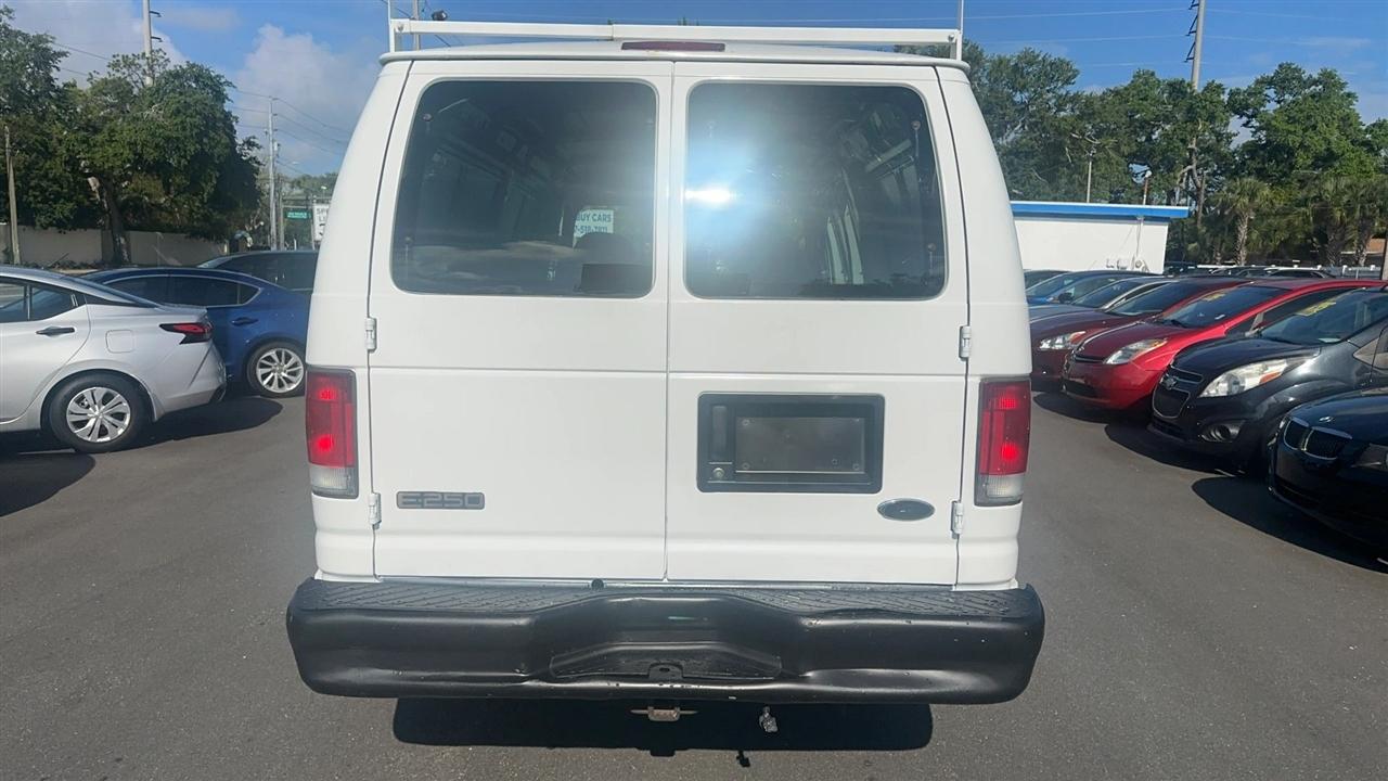 Ford Econoline Cargo Van E-250 Super 2001