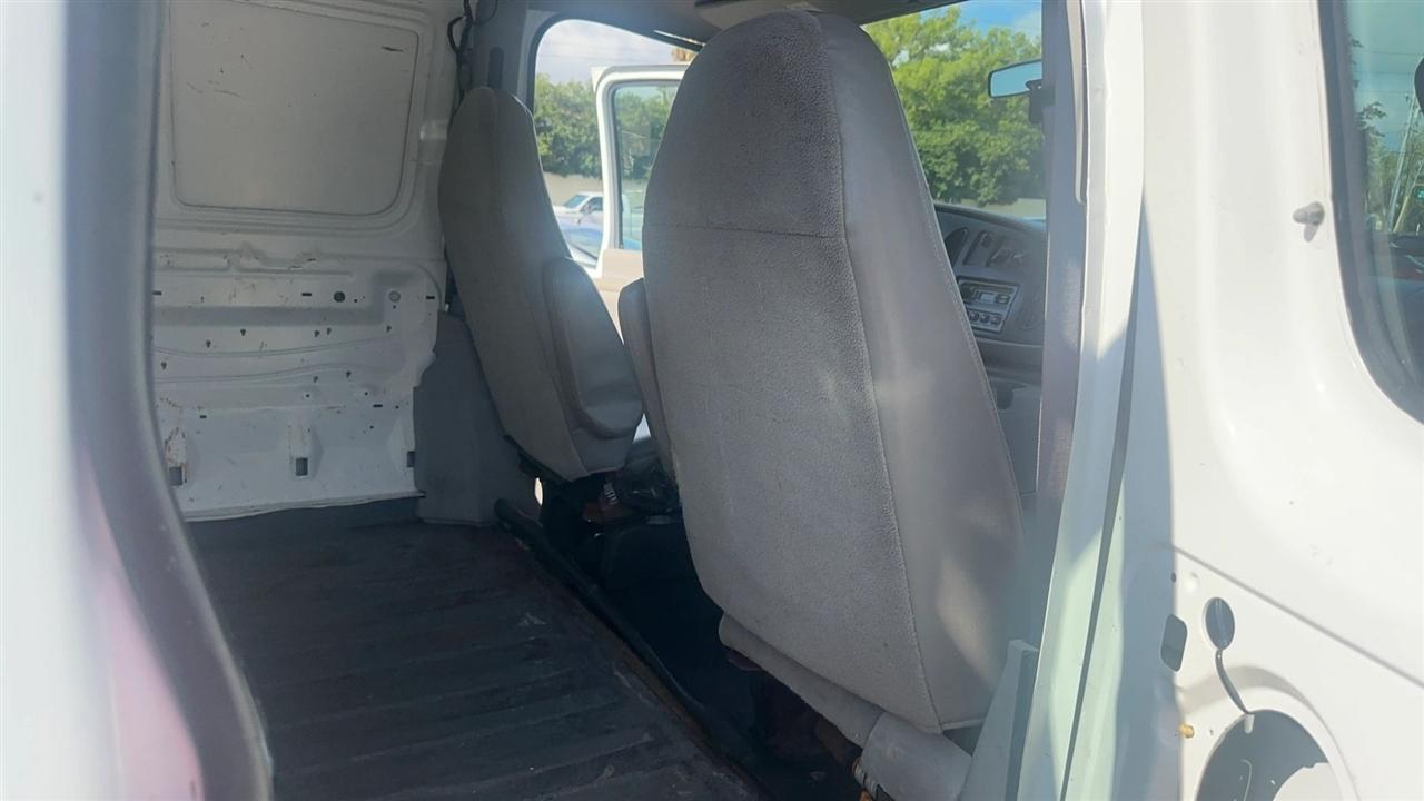 Ford Econoline Cargo Van E-250 Super 2001