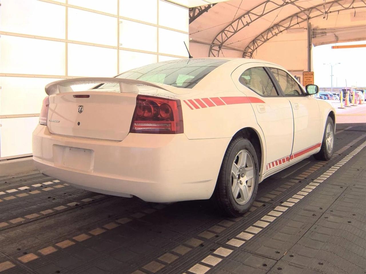 Dodge Charger 4dr Sdn RWD 2008