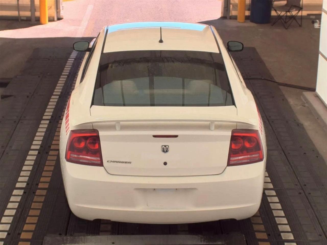 Dodge Charger 4dr Sdn RWD 2008